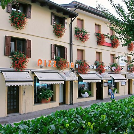 Hotel Ristorante Cigno 라티사나 외부 사진